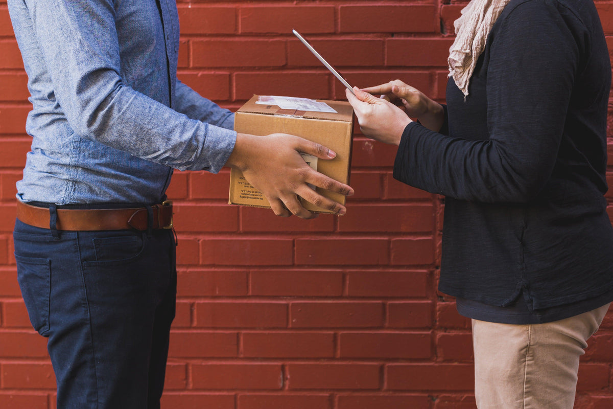 Quanto costa spedire un pacco in Italia e all'estero - easily.ecommerce